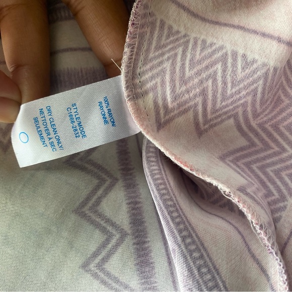 Charlie Jade Flowing Dress - Picture 10 of 11